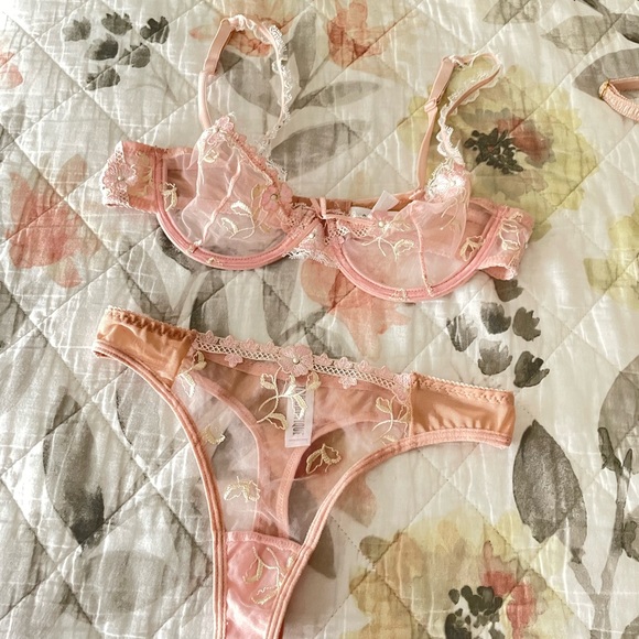 Pink Floral Lingerie Set - Picture 2 of 5